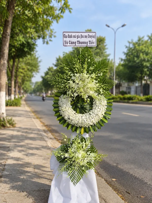 Bình An – Vòng Hoa Chia Buồn Trắng Xanh – Tiệm Hoa Nắng