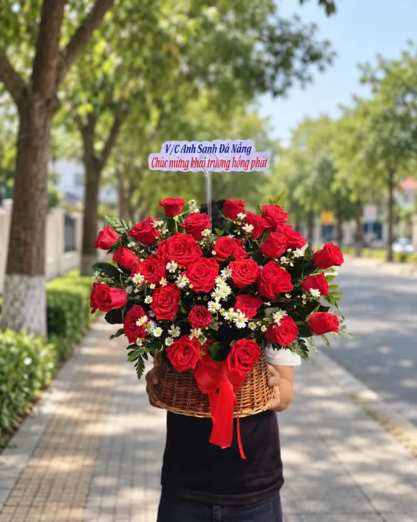 Hạnh Phúc – Giỏ Hoa Hồng Đỏ – Tiệm Hoa Nắng
