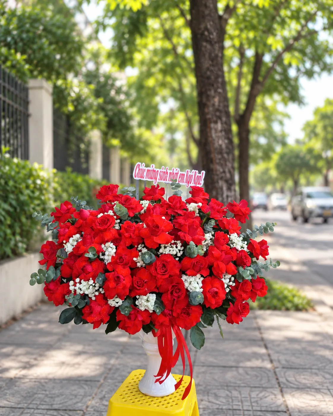 Bình hoa hồng đỏ – Tiệm Hoa Nắng